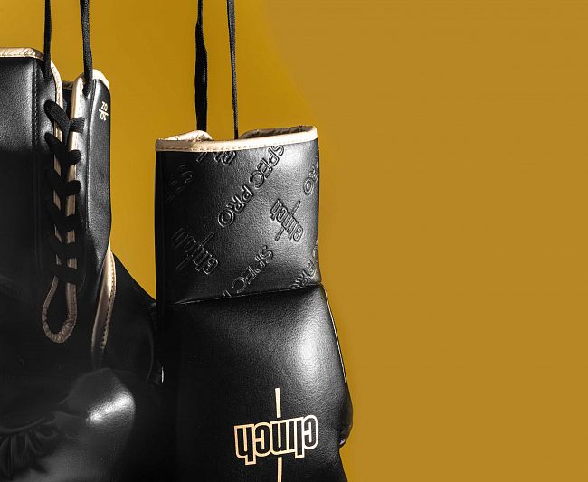 Перчатки боксерские Clinch SpecPro Lace-Up черно-золотые фото 15