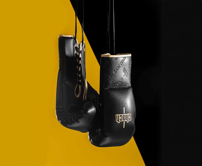 Перчатки боксерские Clinch SpecPro Lace-Up черно-золотые фото 14